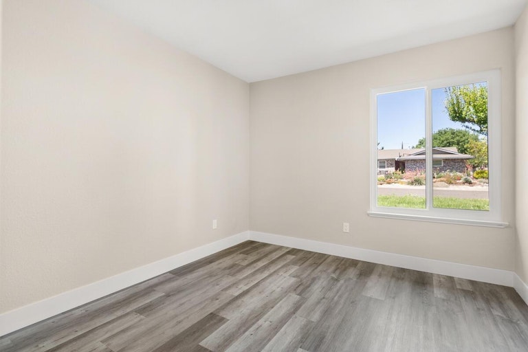 Photo 21 of 27 - 1723 Midway Dr, Woodland, CA 95695
