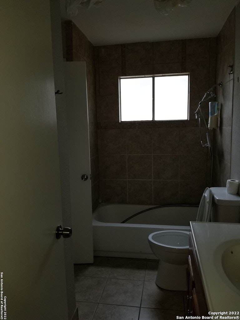 Photo 8 of 13 - 405 Judith Ann Dr, Schertz, TX 78154
