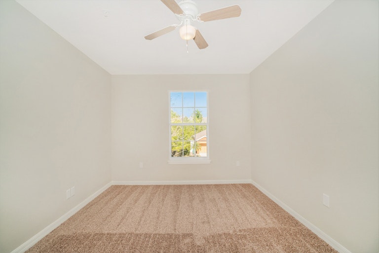 Photo 14 of 17 - 10472 Eastpark Woods Dr, Orlando, NC 32832