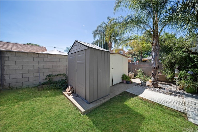 Photo 33 of 38 - 34273 Avenue E, Yucaipa, CA 92399
