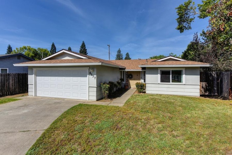 Photo 5 of 31 - 4137 California Ave, Carmichael, CA 95608