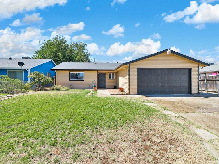 Photo 1 of 20 - 1832 18th St, Olivehurst, CA 95961