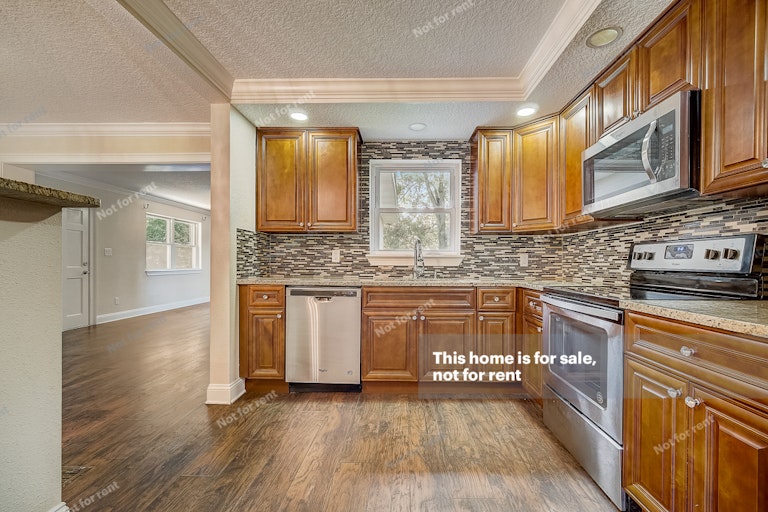 Photo 14 of 29 - 2845 Holly Point Dr, Jacksonville, FL 32277