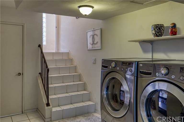 Photo 22 of 36 - 10366 Ormond St, Sunland, CA 91040