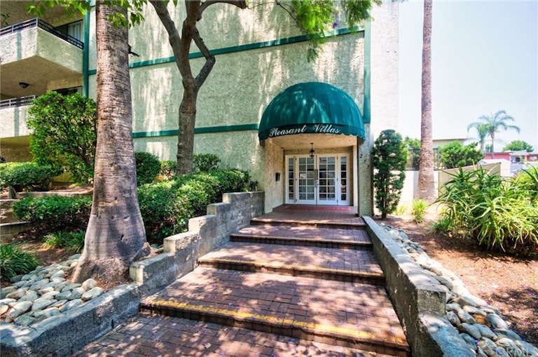 Photo 42 of 51 - 277 Pleasant St #209, Pasadena, CA 91101