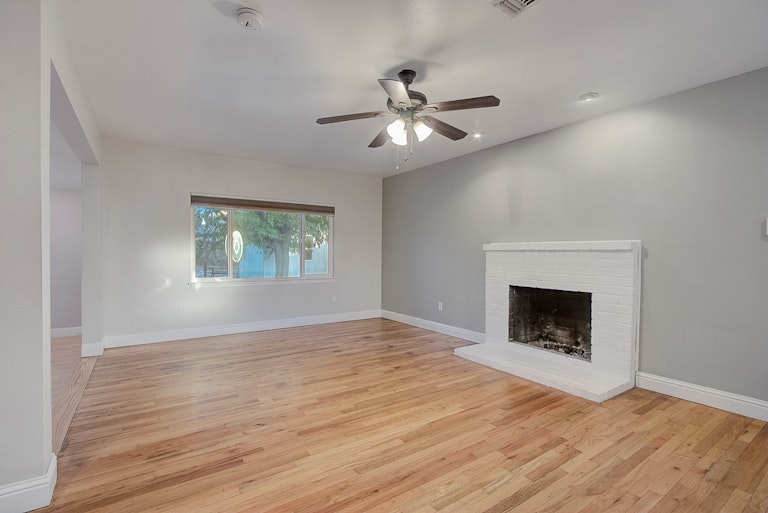 Photo 5 of 32 - 8146 Lichen Dr, Citrus Heights, CA 95621