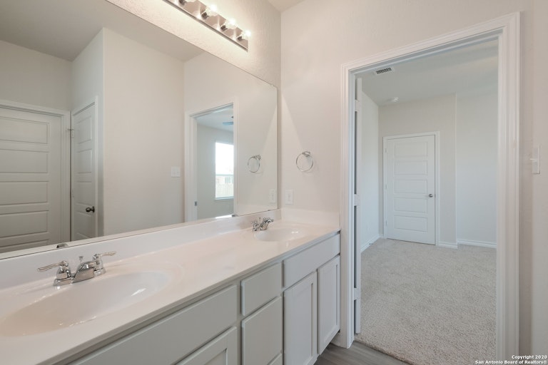 Photo 18 of 38 - 9414 Single Footing, San Antonio, TX 78254