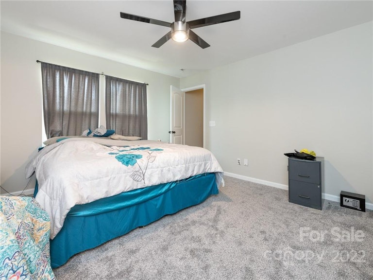 Photo 28 of 35 - 926 Corvus Ct, Charlotte, NC 28216