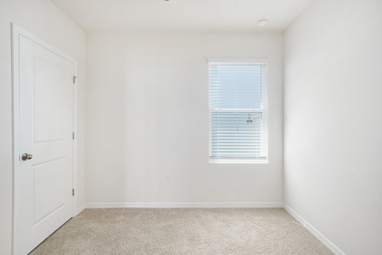Photo 11 of 17 - 32641 Abby Lax Ln, Wesley Chapel, FL 33543