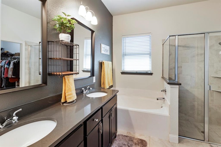 Photo 15 of 23 - 5901 Humber Ln, Aubrey, TX 76227