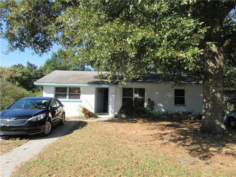 Photo 2 of 10 - 515 Norfolk Cir, Lakeland, FL 33801
