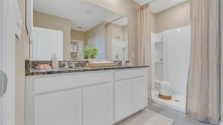 Photo 15 of 28 - 2348 Canyon Oak Dr, Davenport, FL 33837