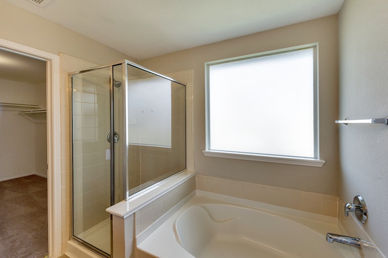 Photo 17 of 30 - 9125 Liberty Crossing Dr, Fort Worth, TX 76131