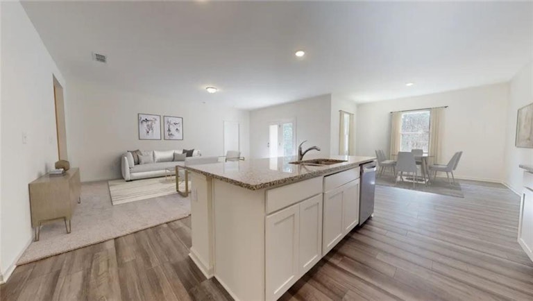 Photo 4 of 17 - 363 Greenwalk Pl, Hoschton, GA 30548