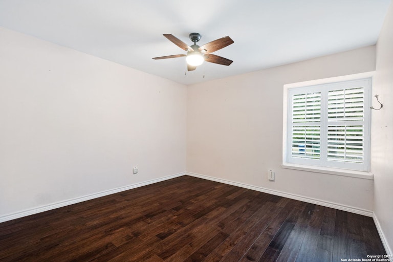 Photo 22 of 28 - 13930 Chisom Creek St, San Antonio, TX 78249