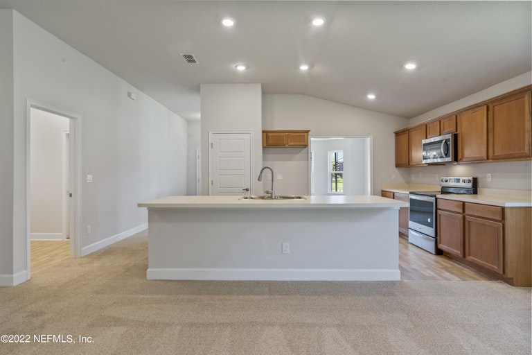 Photo 10 of 33 - 7817 Wyoming St, Jacksonville, FL 32220