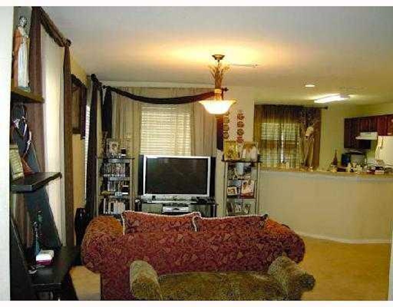 Photo 6 of 7 - 2641 Edgewater Falls Dr, Brandon, FL 33511