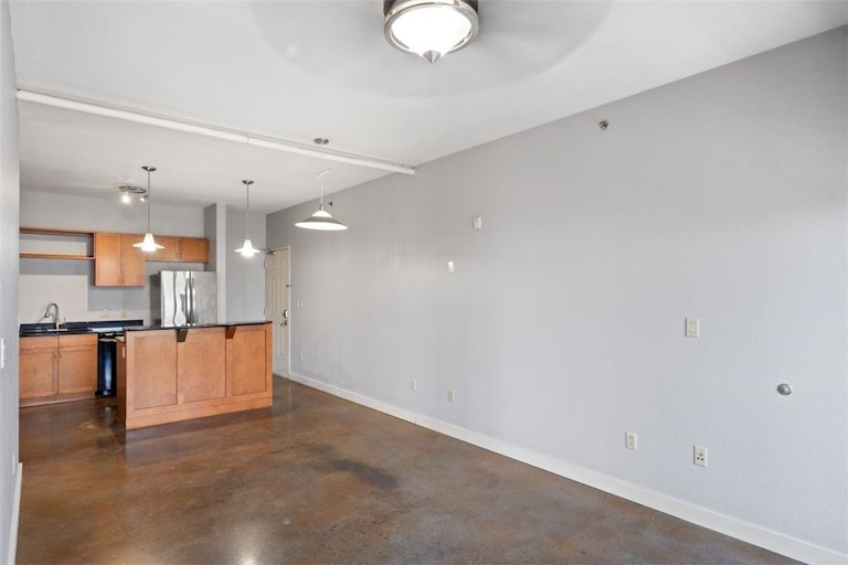 Photo 2 of 32 - 711 W 26th St #701, Austin, TX 78705