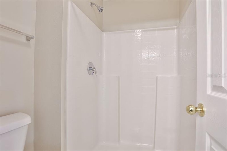 Photo 14 of 25 - 815 Brenton Leaf Dr, Ruskin, FL 33570