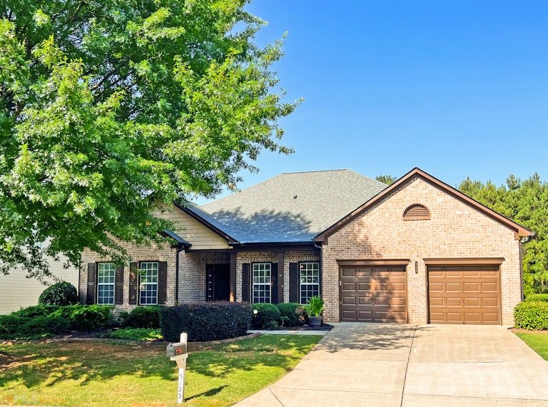 Photo 1 of 31 - 5125 Tudor Hills Ln, Cumming, GA 30040
