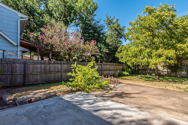 Photo 21 of 21 - 2717 Cantrell St, Irving, TX 75062