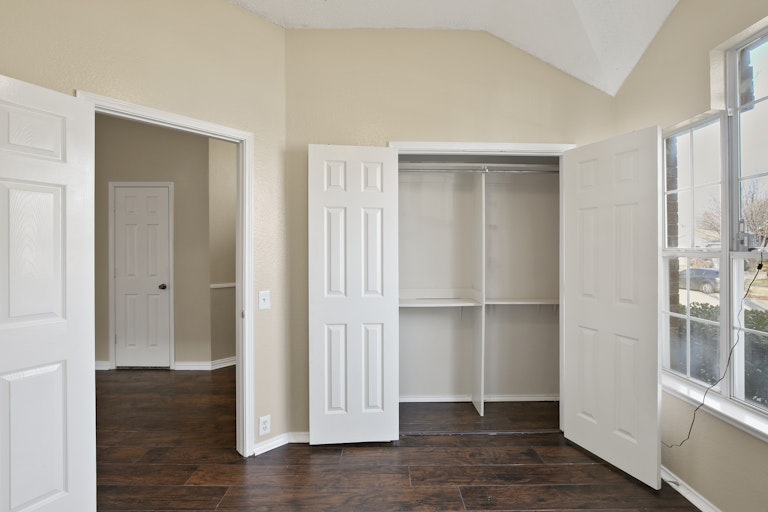 Photo 10 of 29 - 1145 Victoria Dr, Saginaw, TX 76131