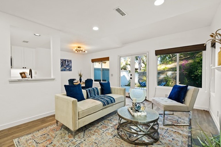 Photo 4 of 38 - 27372 Iris Ave, Mission Viejo, CA 92692