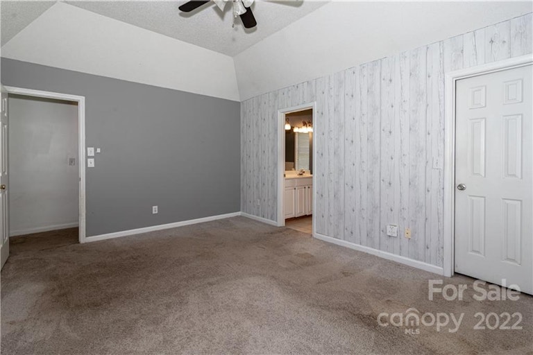 Photo 13 of 25 - 2930 Silkstream Ln, Charlotte, NC 28262