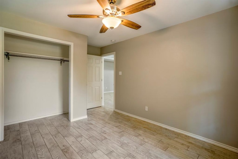 Photo 20 of 31 - 807 Dewalt St, Houston, TX 77088