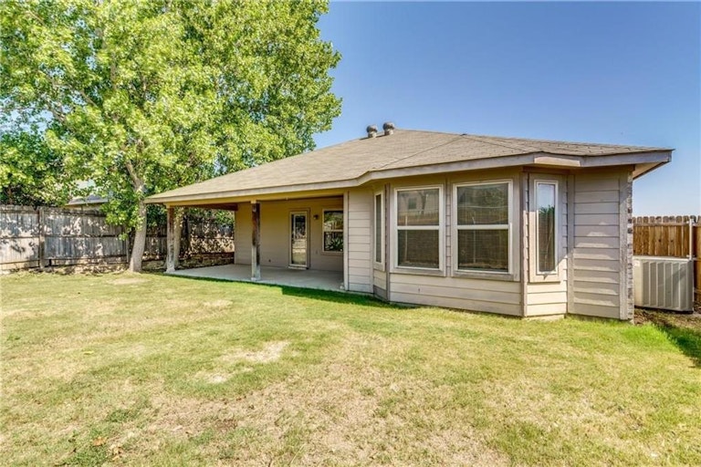 Photo 31 of 33 - 10045 Pronghorn Ln, Fort Worth, TX 76108
