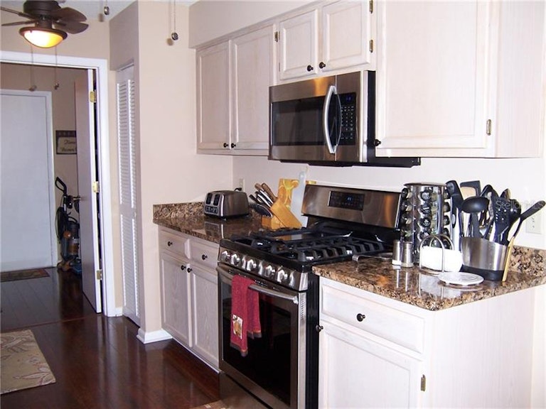 Photo 7 of 25 - 6150 Silver Lakes Dr W, Lakeland, FL 33810