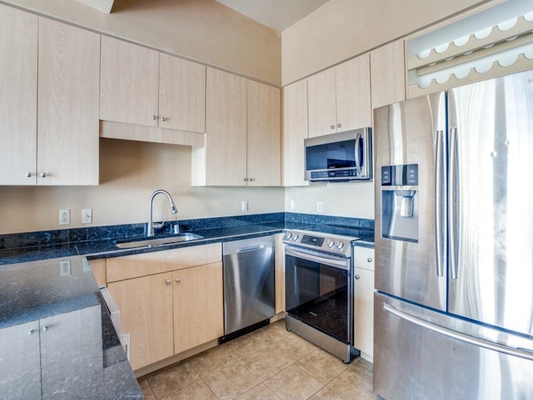 Photo 13 of 33 - 3225 Turtle Creek Blvd #1429, Dallas, TX 75219