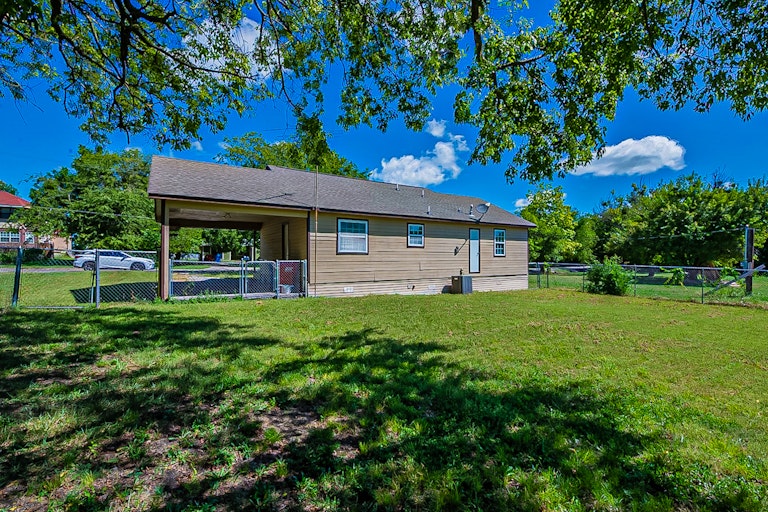 Photo 19 of 19 - 404 Murchison St, Farmersville, TX 75442
