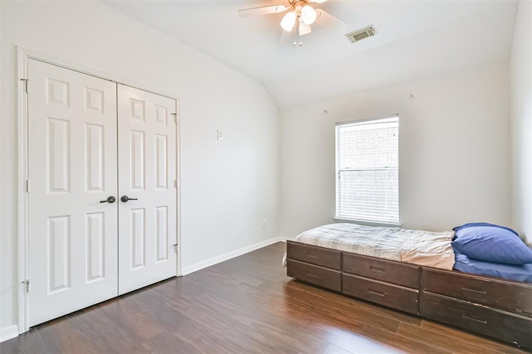 Photo 35 of 41 - 3111 Genessee Creek Ln, Friendswood, TX 77546