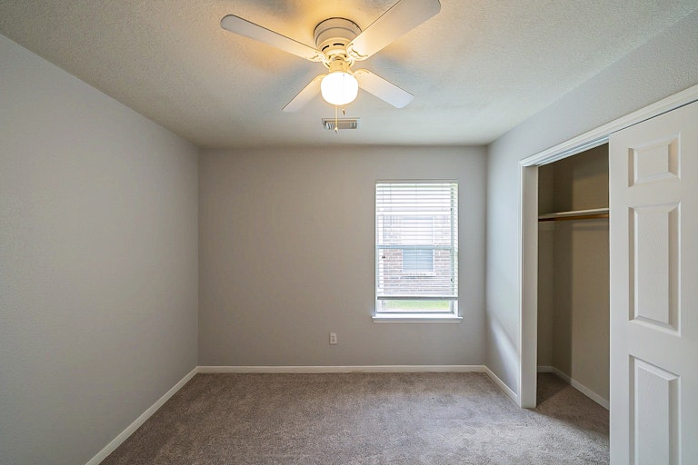 Photo 14 of 29 - 4115 Tree Mist Ct, Humble, TX 77346