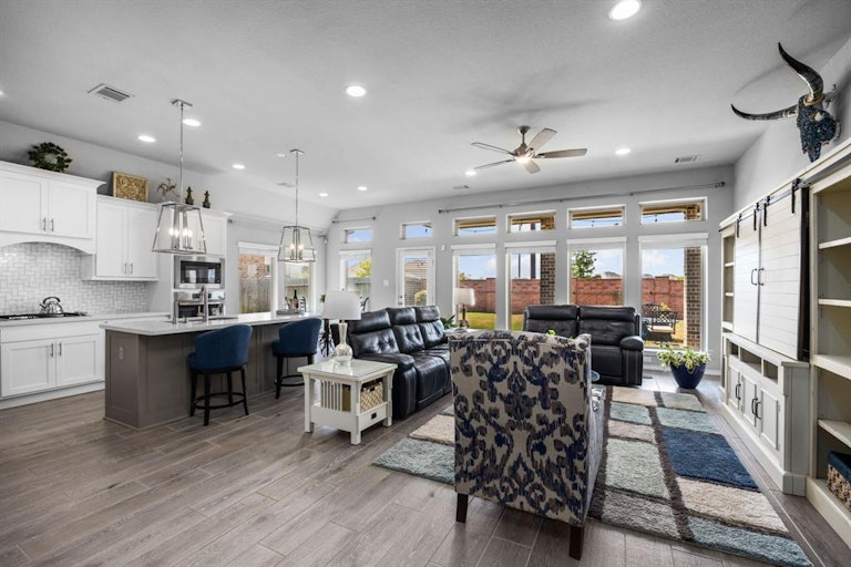 Photo 7 of 25 - 11903 Di Mari Dr, Richmond, TX 77406