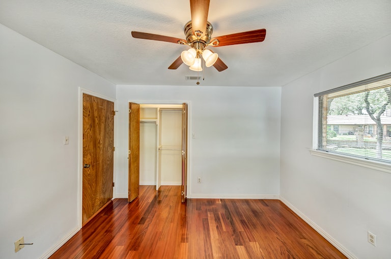 Photo 21 of 32 - 2233 Stafford Dr, Arlington, TX 76012