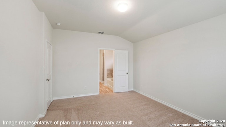 Photo 19 of 60 - 6831 Kingsley Edge, San Antonio, TX 78252