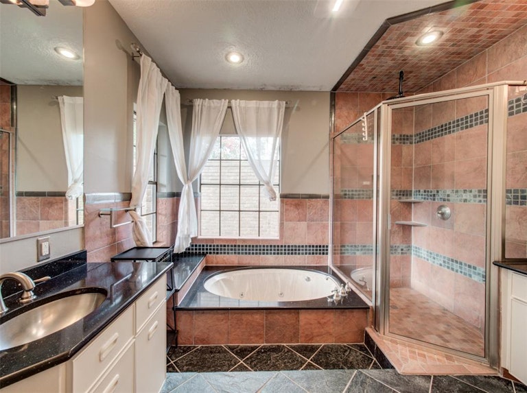 Photo 29 of 50 - 2518 Hodges Bend Cir, Sugar Land, TX 77479