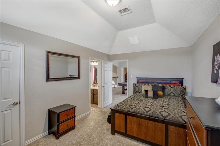 Photo 33 of 40 - 6413 Glenwick Dr, Fort Worth, TX 76123