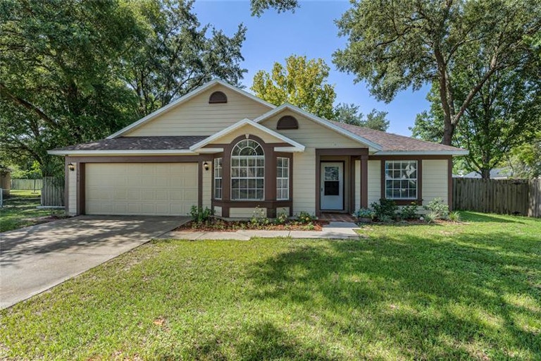 Photo 1 of 19 - 3012 Clamont Ln, Eustis, FL 32726