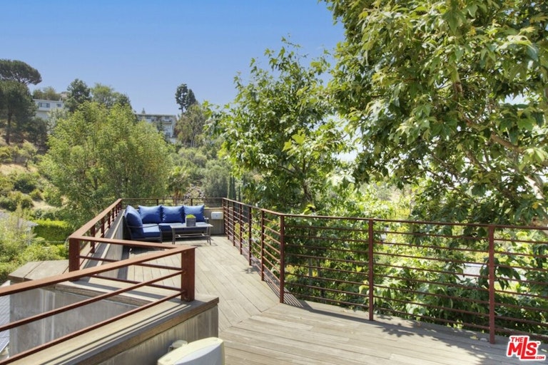 Photo 44 of 51 - 5611 Park Oak Pl, Los Angeles, CA 90068