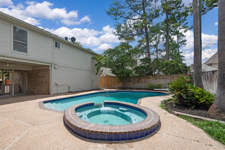 Photo 29 of 32 - 14703 Carols Way Dr, Houston, TX 77070