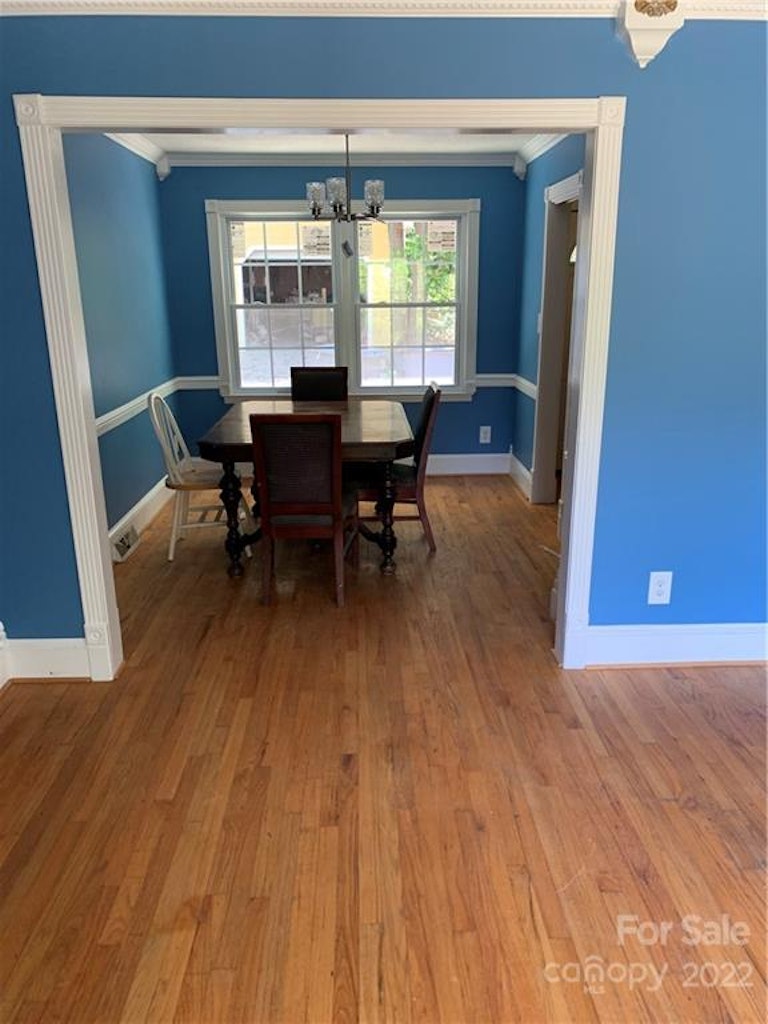 Photo 7 of 24 - 7628 Meadowdale Ln, Charlotte, NC 28212