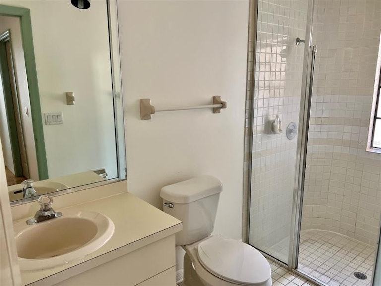 Photo 13 of 25 - 7717 Apple Tree Cir, Orlando, FL 32819