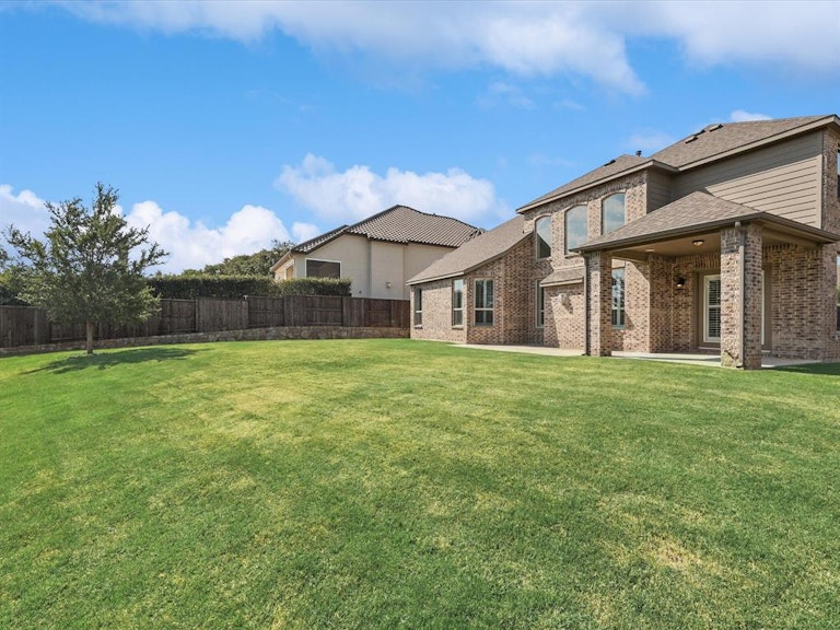 Photo 3 of 39 - 11121 Smoky Oak Ct, Argyle, TX 76226