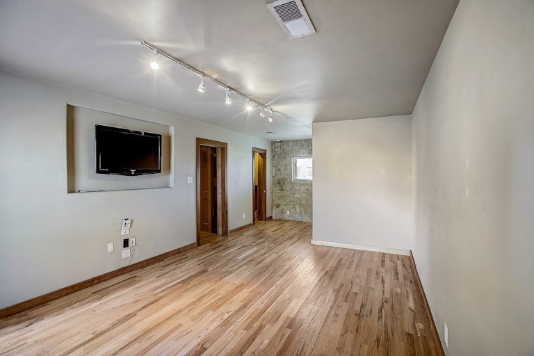 Photo 33 of 60 - 915 Lauder Dr, Spicewood, TX 78669