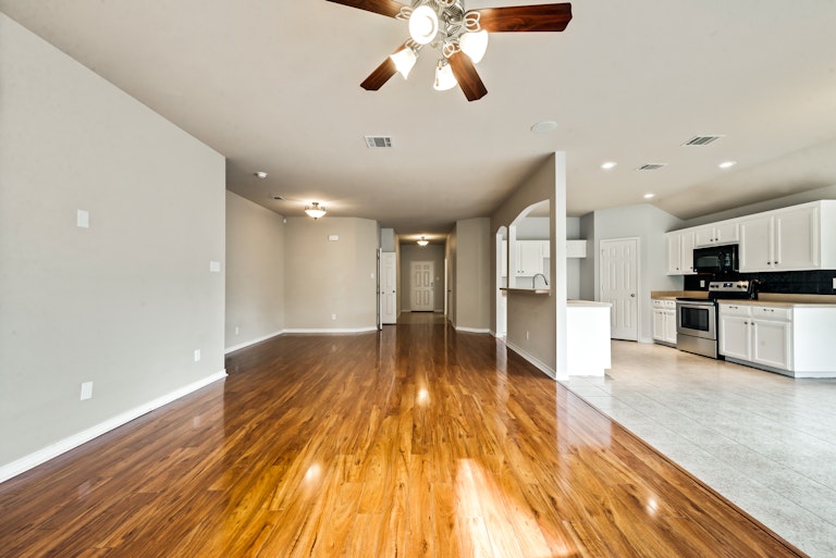 Photo 6 of 28 - 9321 Nathan Ct, Fort Worth, TX 76108