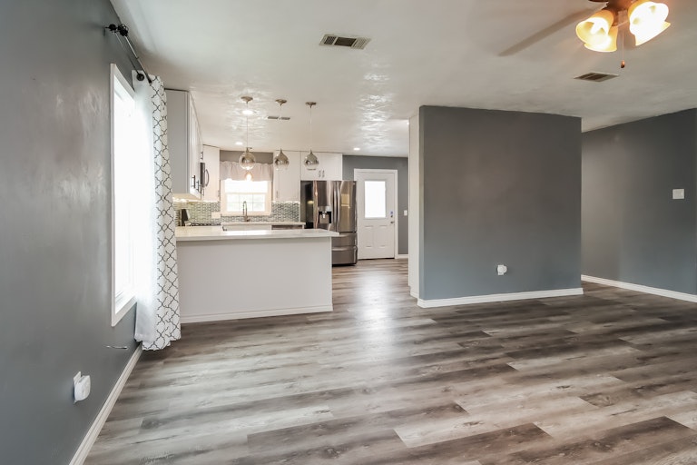 Photo 15 of 27 - 448 Gleneagles Dr, Friendswood, TX 77546