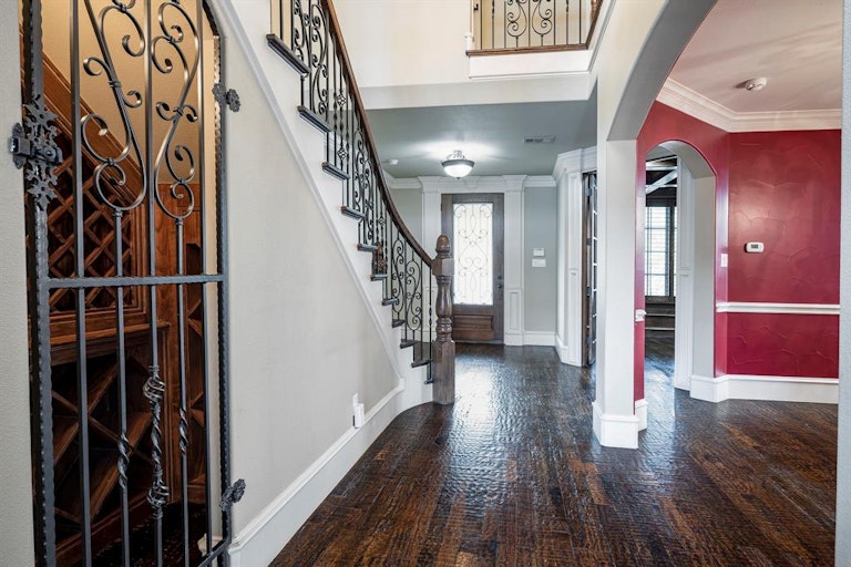 Photo 7 of 40 - 6624 Sondra Dr, Dallas, TX 75214